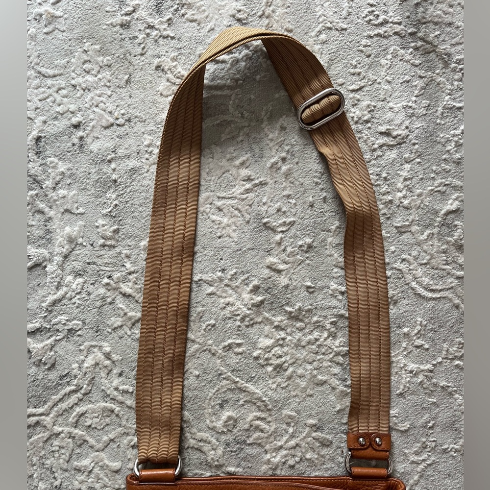 Salvatore Ferragamo Gancini Shoulder Bag Brown - Picture 7 of 13
